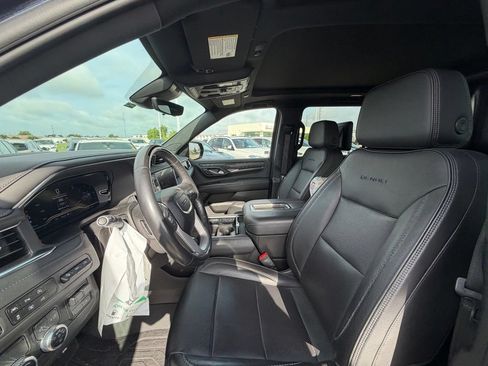 Used 2023 GMC Yukon XL Denali w/ Advanced Technology Package RWD image 9