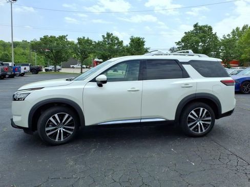 Used 2023 Nissan Pathfinder Platinum AWD/4WD image 6