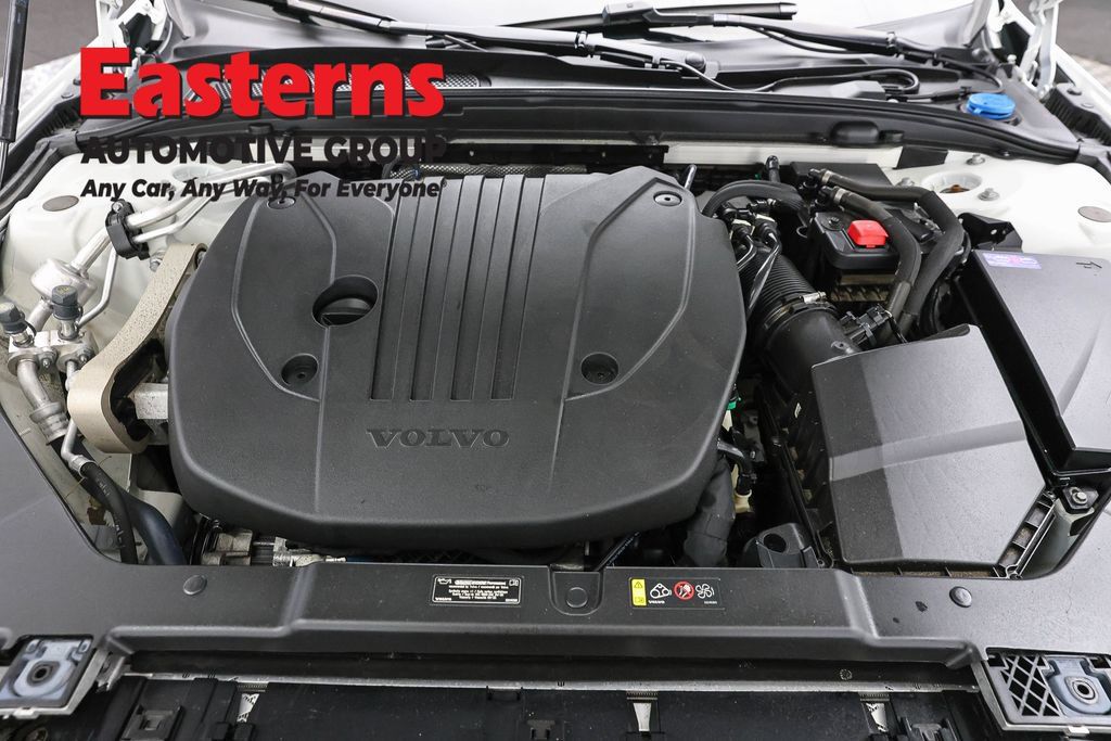 Used 2022 Volvo S60 B5 Inscription FWD image 9