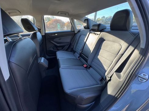 Used 2025 Volkswagen Jetta SE image 32