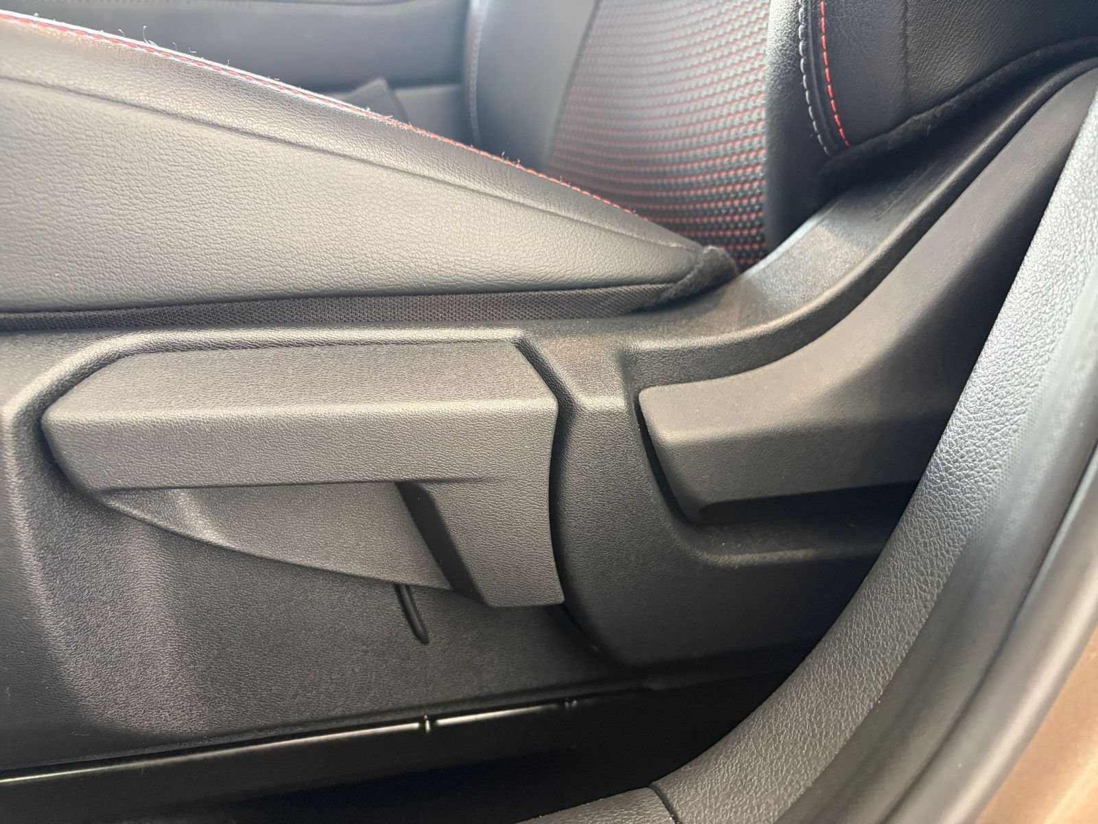 Used 2026 Nissan Kicks SR FWD image 21