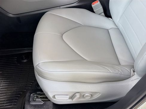 Certified 2022 Toyota Highlander XLE image 18