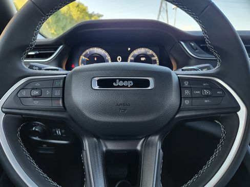 New 2025 Jeep Grand Cherokee Laredo AWD/4WD image 24