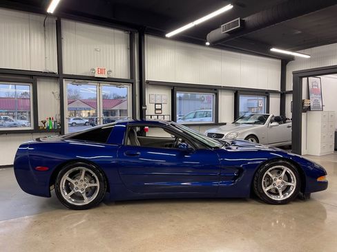 Used 2004 Chevrolet Corvette Coupe w/ Preferred Equipment Group image 17