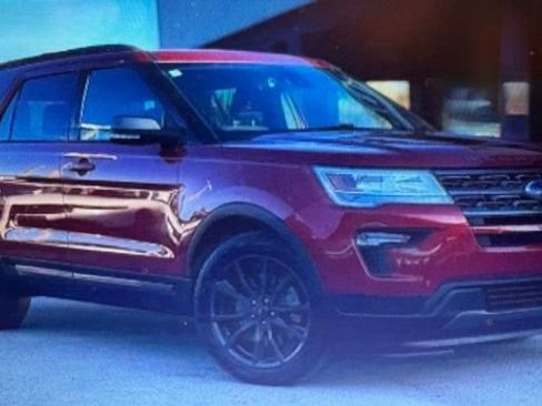 Used 2019 Ford Explorer XLT w/ Equipment Group 202A FWD image 1