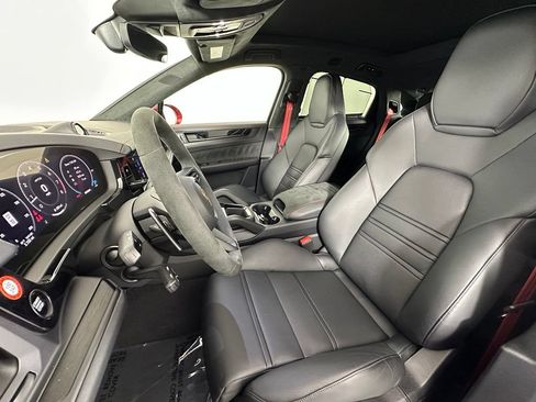Certified 2026 Porsche Cayenne GTS AWD/4WD image 5