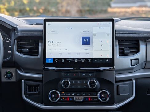 Used 2024 Ford Expedition Max XLT image 15