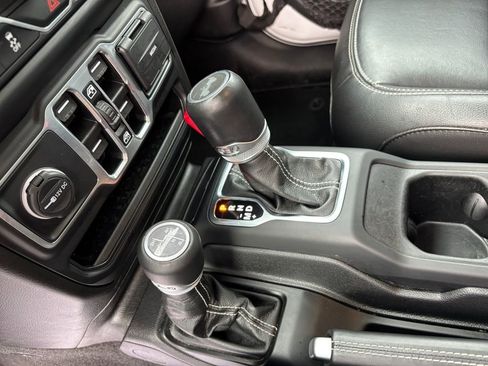Used 2023 Jeep Wrangler Unlimited Sahara AWD/4WD image 26