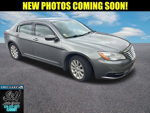 Used 2013 Chrysler 200 Touring FWD image 1