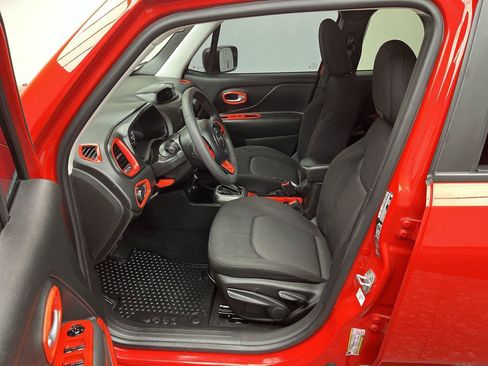 Used 2022 Jeep Renegade Sport w/ Sport Appearance Group AWD/4WD image 3