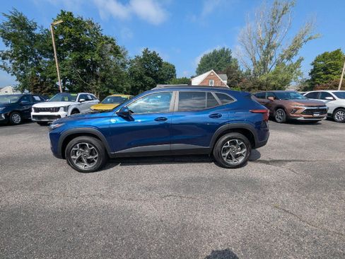 Used 2024 Chevrolet Trax LT w/ LT Convenience Package FWD image 4