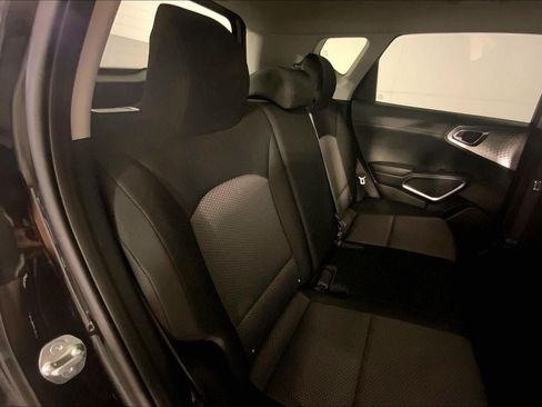 Used 2025 Kia Soul LX w/ LX Technology Package FWD image 24
