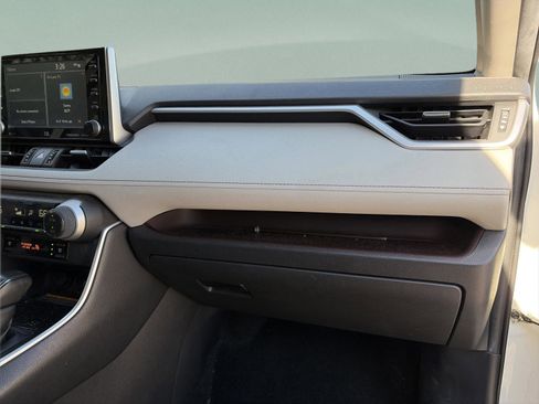 Used 2021 Toyota RAV4 Limited image 20
