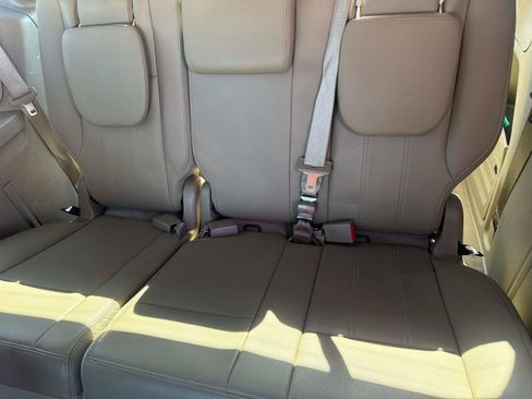 Used 2016 Chrysler Town & Country Touring image 13