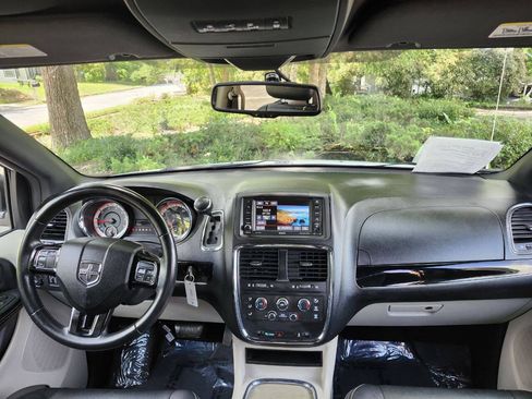 Used 2017 Dodge Grand Caravan SXT FWD image 10