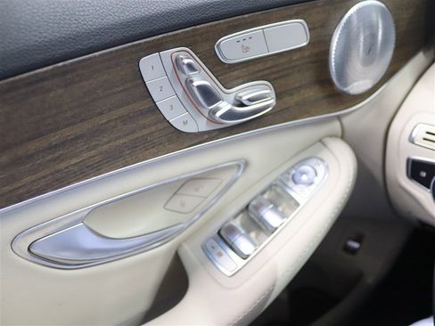 Used 2020 Mercedes-Benz C 300 4MATIC Sedan image 23