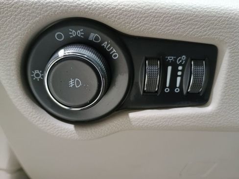 Used 2023 Chrysler Pacifica Limited image 12