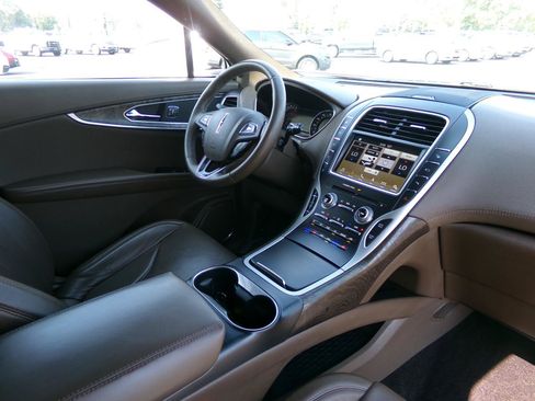 Used 2016 Lincoln MKX Reserve w/ Equipment Group 102A AWD/4WD image 46