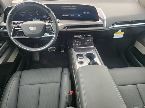 New 2027 Cadillac Vistiq Luxury AWD/4WD image 17