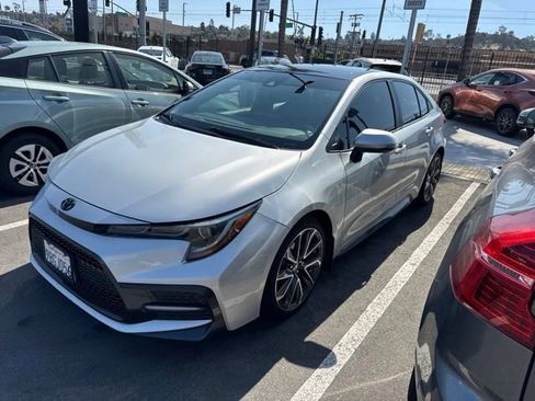 Used 2022 Toyota Corolla SE FWD image 2