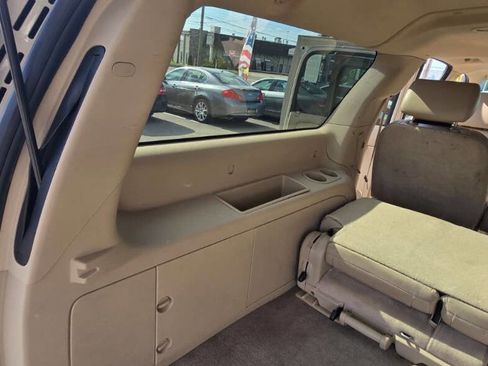 Used 2009 Cadillac Escalade ESV AWD image 24