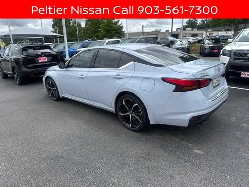 Used 2023 Nissan Altima 2.5 SR w/ SR Premium Package FWD image 5