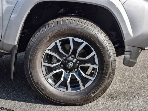 Used 2021 Toyota Tacoma TRD Sport image 11