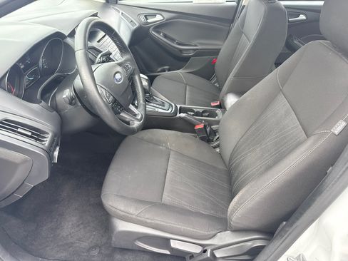 Used 2016 Ford Focus SE w/ SE Sport Package FWD image 21