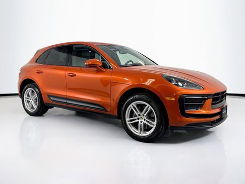 Certified 2025 Porsche Macan AWD/4WD image 7