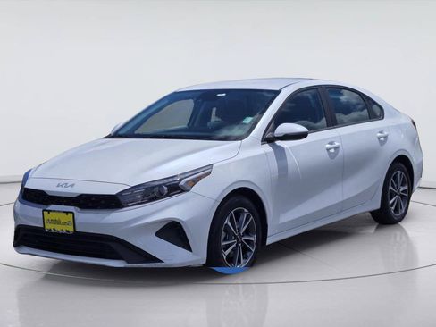 Used 2024 Kia Forte LXS w/ LXS Technology Package FWD image 1