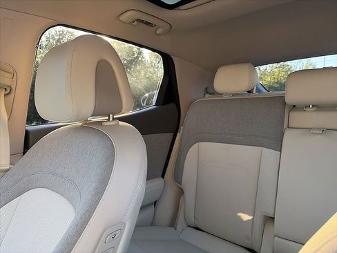 Used 2025 Genesis GV60 RWD image 7