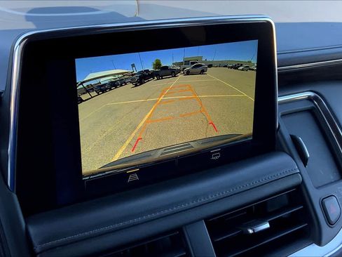 Used 2022 Chevrolet Suburban LT AWD/4WD image 27