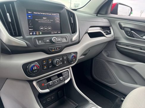 Used 2024 GMC Terrain SLE w/ Driver Convenience Package FWD image 21