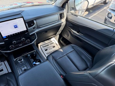 Used 2024 Ford Expedition XLT AWD/4WD image 21