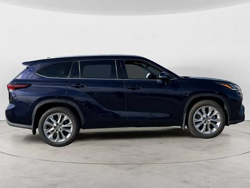 Used 2024 Toyota Highlander Limited AWD/4WD image 4