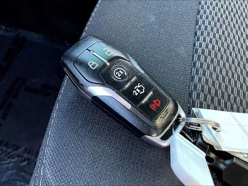 Used 2017 Ford Explorer XLT w/ Equipment Group 201A image 10