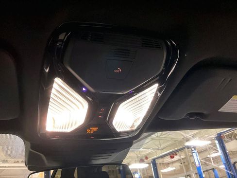 Used 2025 BMW X5 xDrive40i w/ M Sport Package image 36