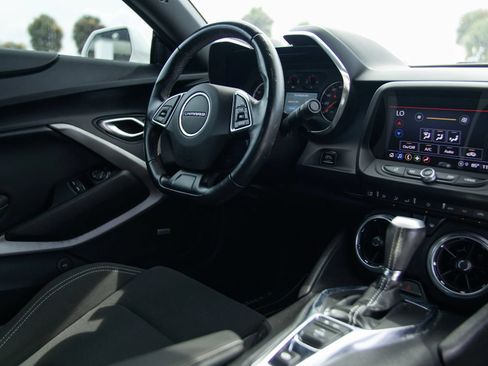 Used 2021 Chevrolet Camaro LT w/ Technology Package RWD image 30