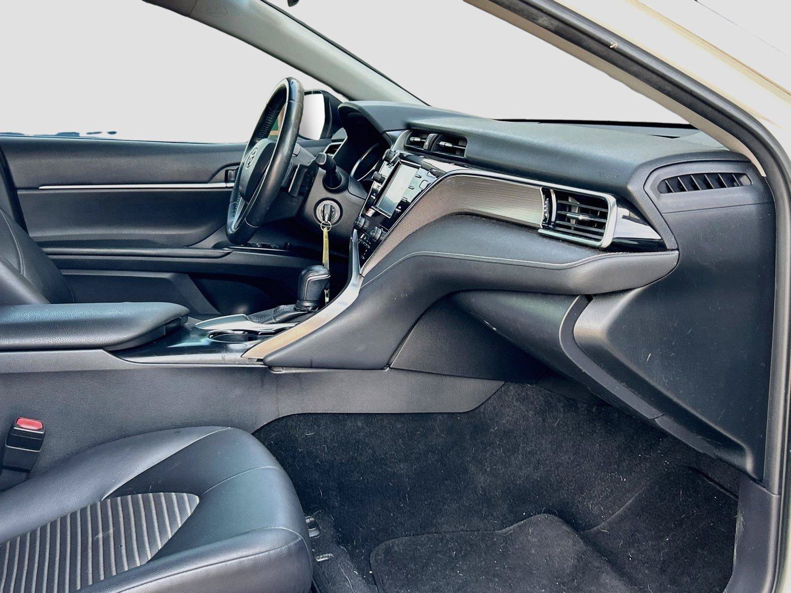 Used 2018 Toyota Camry SE w/ Moonroof Package FWD image 15