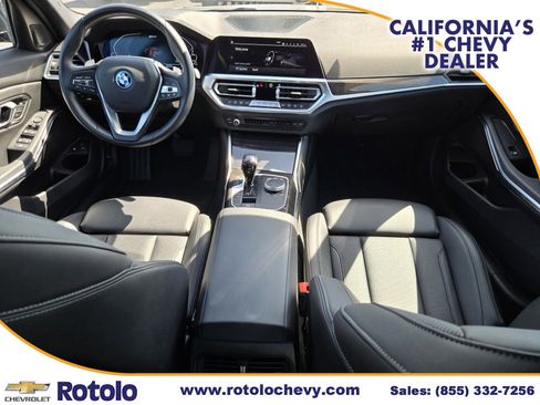Used 2022 BMW 330e w/ Convenience Package RWD image 17