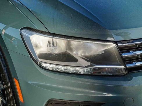 Used 2019 Volkswagen Tiguan SE w/ Panoramic Sunroof Package image 11