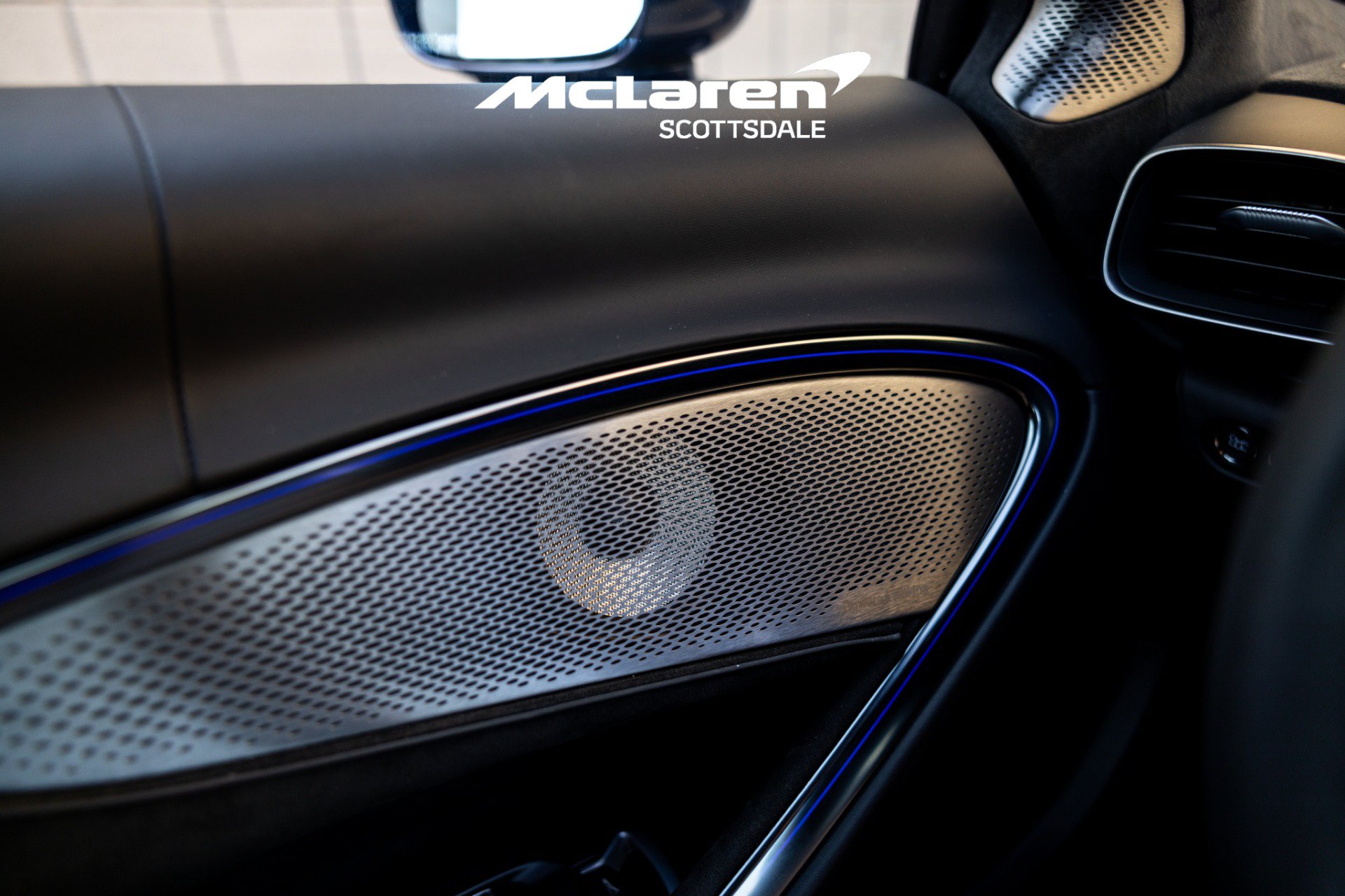 Used 2025 McLaren Artura Spider RWD image 25