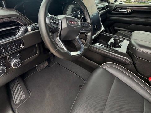 Certified 2025 GMC Yukon XL Elevation w/ LPO, Floor Liner Package AWD/4WD image 8