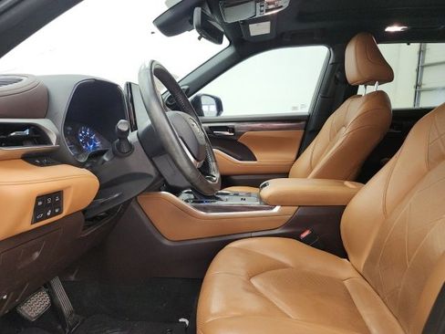 Used 2020 Toyota Highlander Platinum image 16