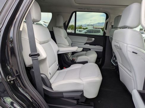 Used 2025 Ford Expedition Platinum AWD/4WD image 32