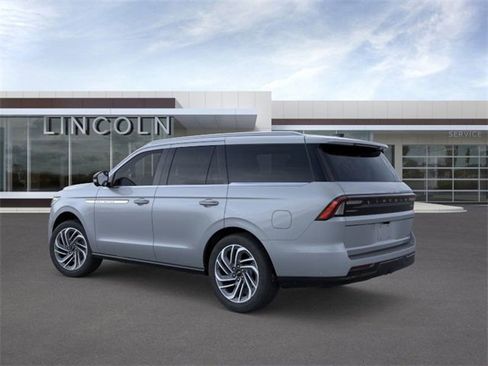New 2025 Lincoln Navigator Reserve image 5