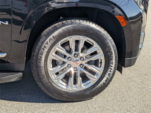 Used 2022 GMC Yukon XL SLT w/ SLT Luxury Package image 13