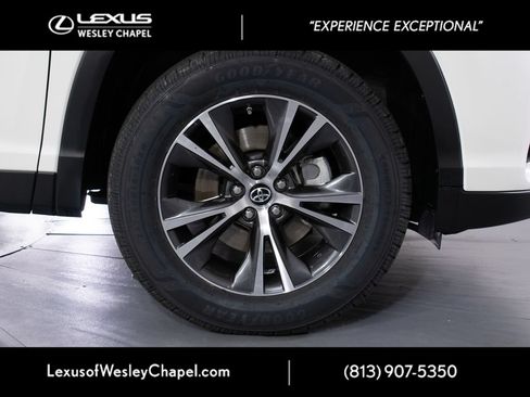 Used 2019 Toyota Highlander LE FWD image 5
