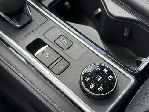 Used 2024 Nissan Pathfinder SL image 20