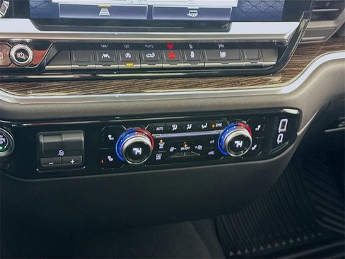 Used 2025 GMC Sierra 1500 SLE image 10